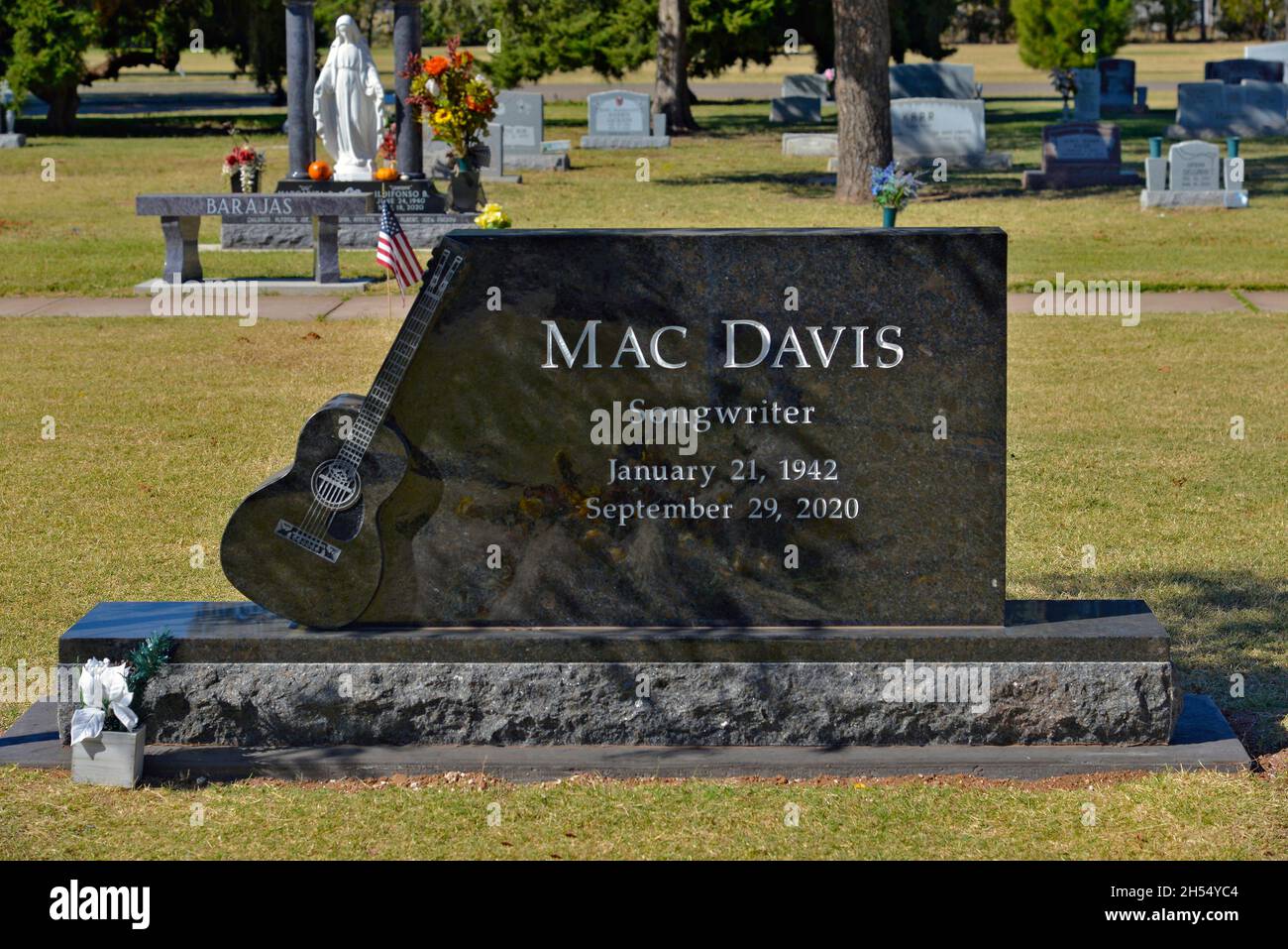Grave marker for Lubbock, Texas Musician, Mac Davis at the Lubbock, Texas City Cemetery. Stock Photo