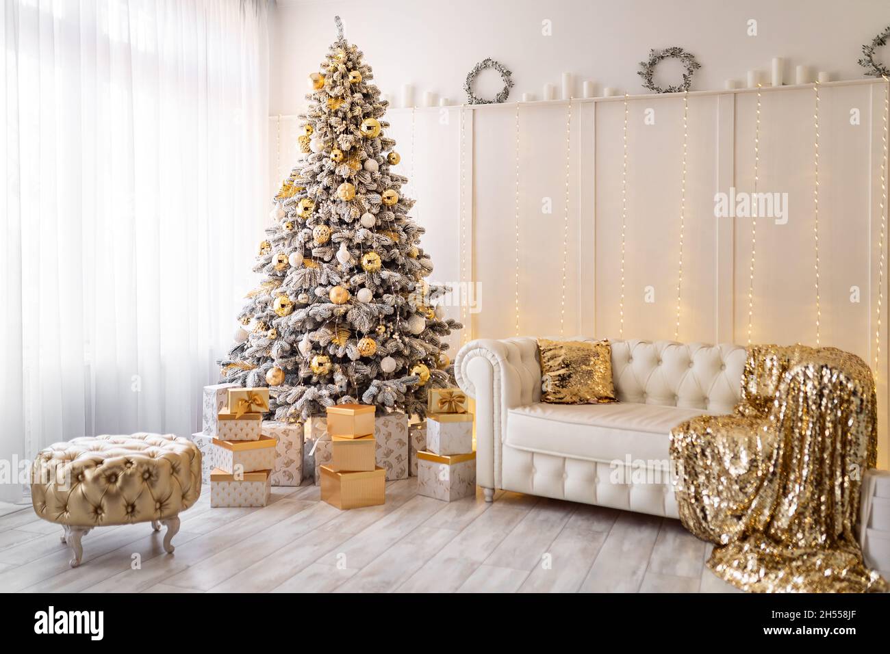 Classic Christmas Decorated Interior Room New Year Tree Silver Decorations  Stock Photo by ©Luljo 416297246