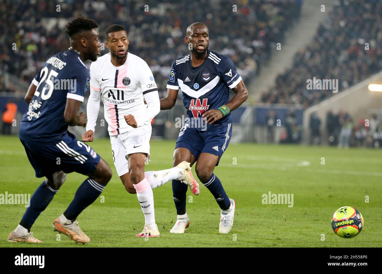 Georginio Wijnaldum of PSG, Jean Onana of Bordeaux during the French  championship Ligue 1 football match between Girondins de Bordeaux and Paris  Saint-Germain on November 6, 2021 at Matmut Atlantique stadium in