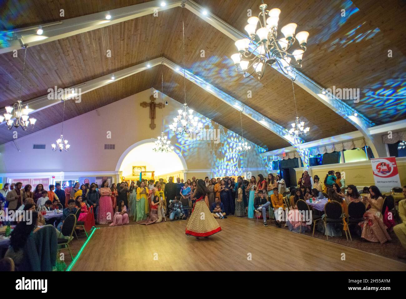 Udi Udi Jaye Dance Dancer Yashvi Jhavia, 14, performs for the crowd