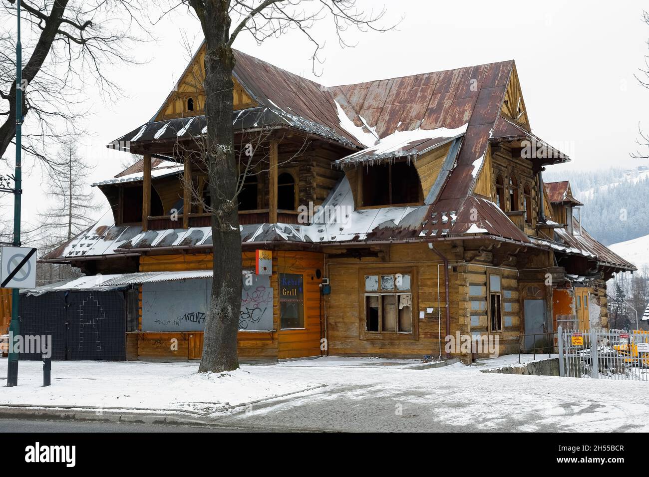 Zakopane, Poland - March 19, 2018: The old villa, commonly known as Turnia , dates back to 1906. Today, as you can see, it is abandoned, neglected and Stock Photo