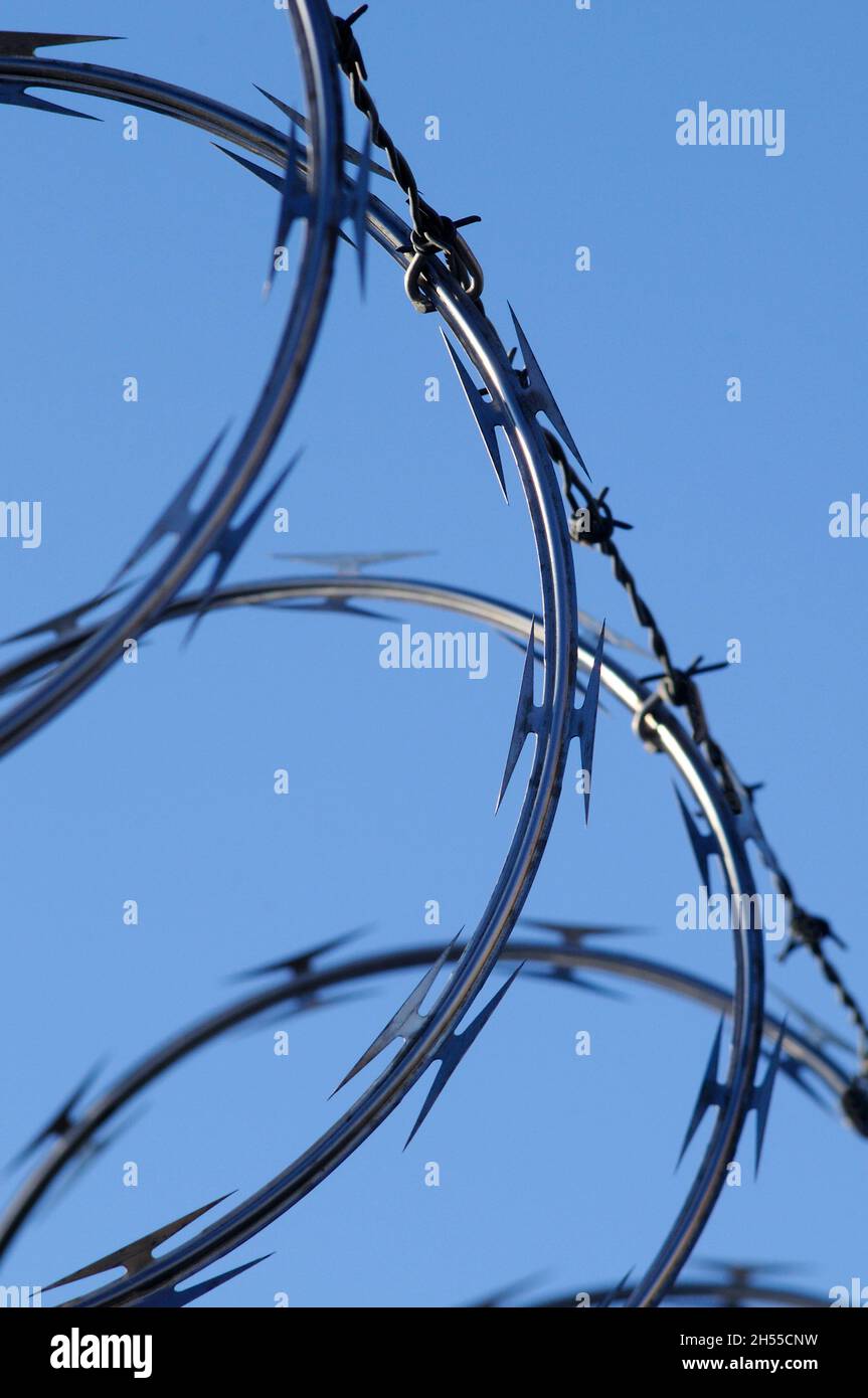Razor wire and barbed wire Stock Photo - Alamy