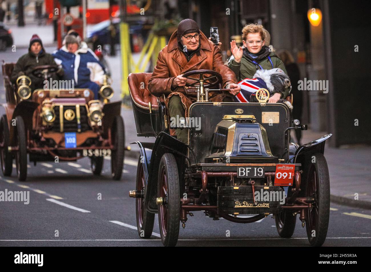 Westminster, London, UK. 07th Nov, 2021. A1902 De Dion Bouton makes its way down Whitehall. The veteran cars on Whitehall.This year marks the 125th anniversary of the historic London to Brighton Veteran Car Run. To mark the occasion, more than 320 pioneering ‘horseless carriages' from the dawn of motoring will Hyde Park in London at sunrise and make the same journey to Brighton on the Sussex coast. Credit: Imageplotter/Alamy Live News Stock Photo
