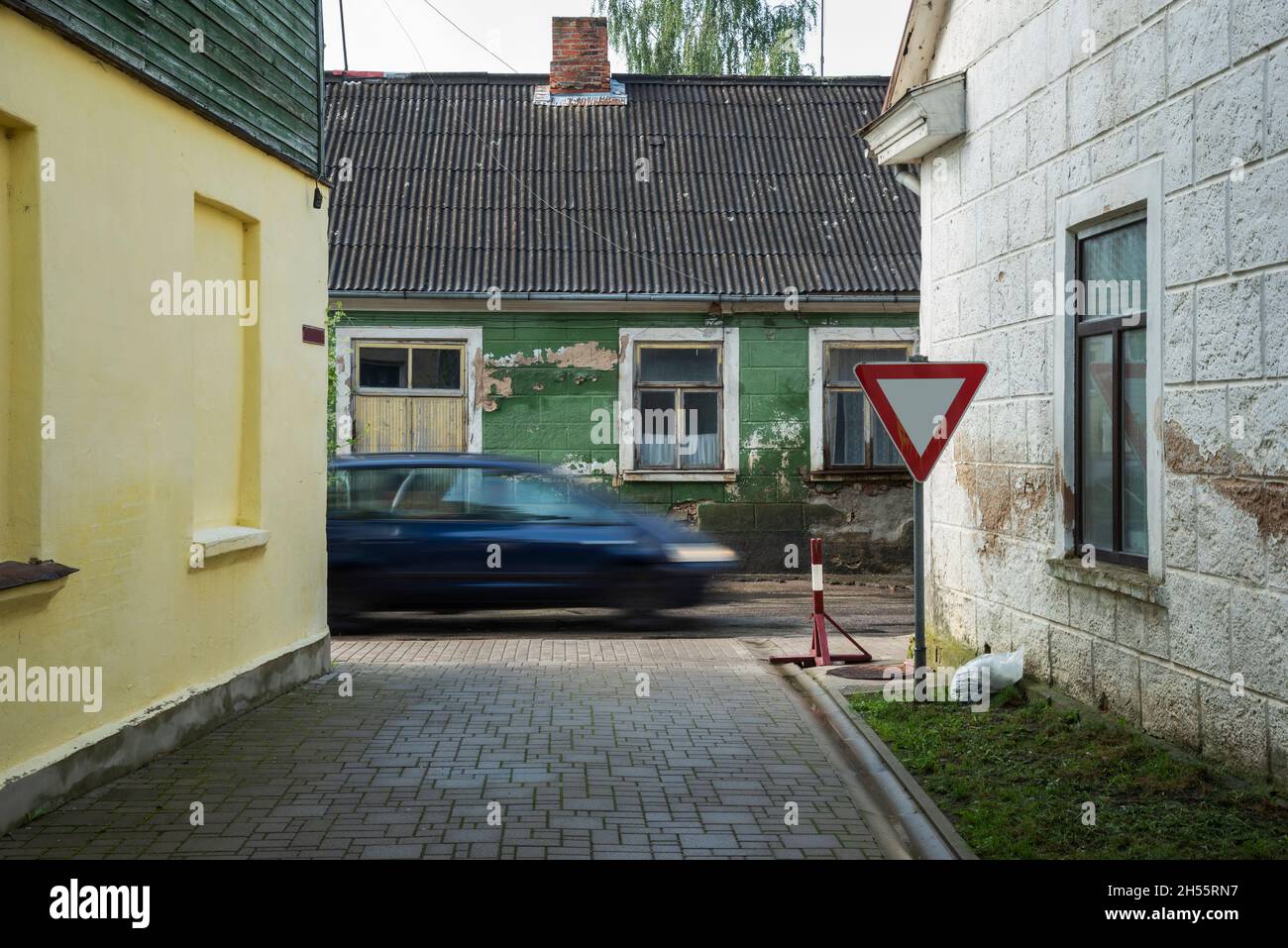 Blurred narrow city street hi-res stock photography and images - Alamy