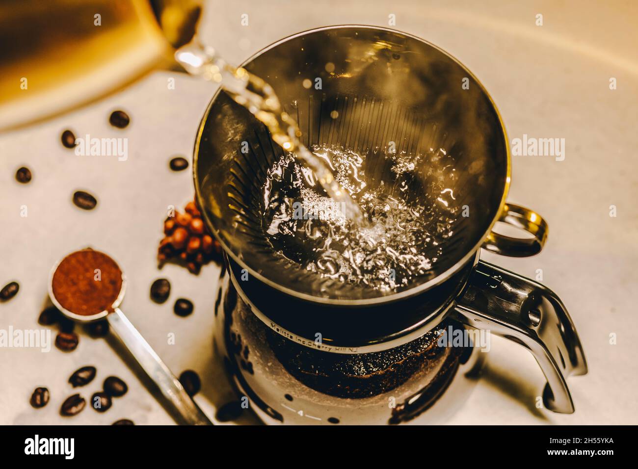 https://c8.alamy.com/comp/2H55YKA/brewing-coffee-with-a-filter-dripper-extreme-close-up-of-pouring-hot-boiling-water-into-the-pour-over-glass-coffeemaker-2H55YKA.jpg