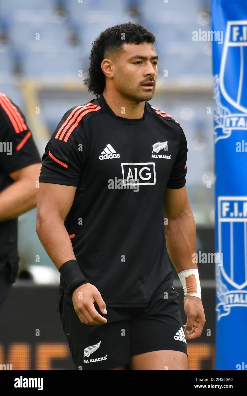 Beautiful He’s Back: Returning All Black Richie Mo’unga Signs New Deal Background Beautiful He’s Back: Returning All Black Richie Mo’unga Signs New Deal Background
