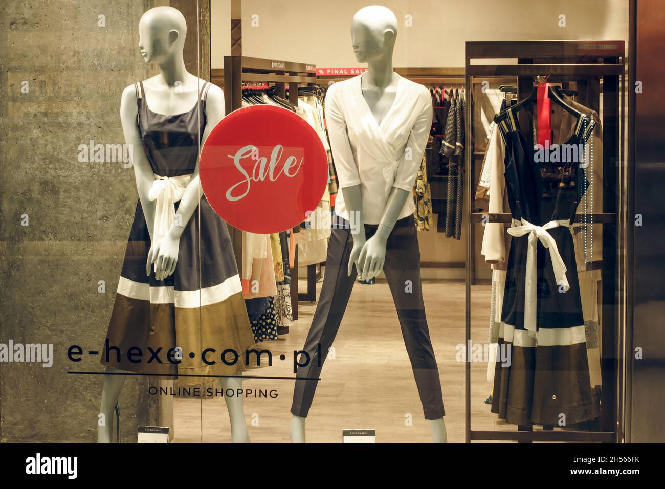 Page 20 - Clothing Store Dummy High Resolution Stock Photography and Images  - Alamy