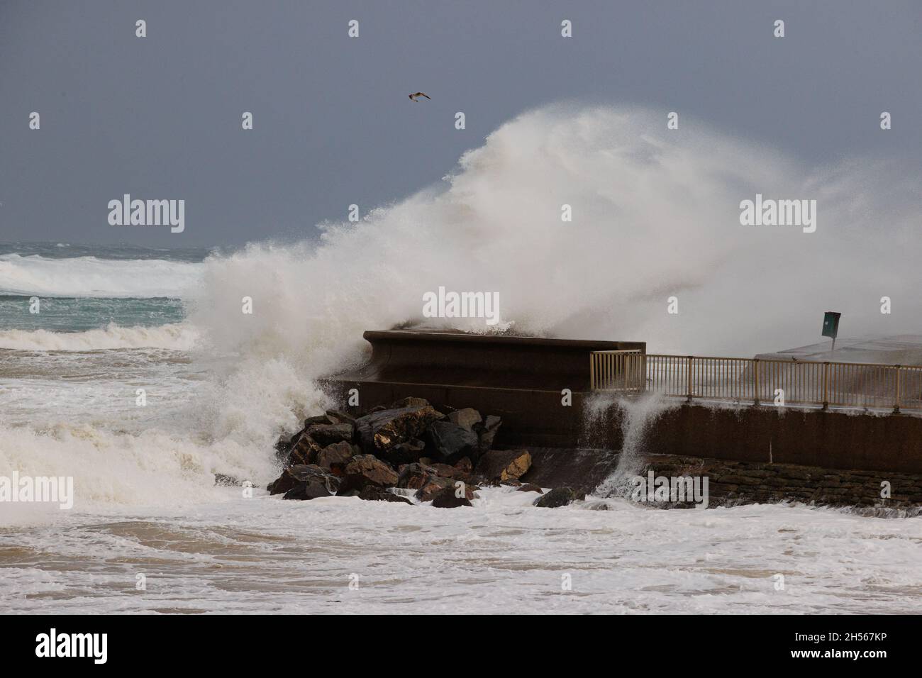 Thurso, Scotland. Nov. 7 2021. Waves generated by gale force winds batter a seawall in Thurso, Scotland. Stock Photo