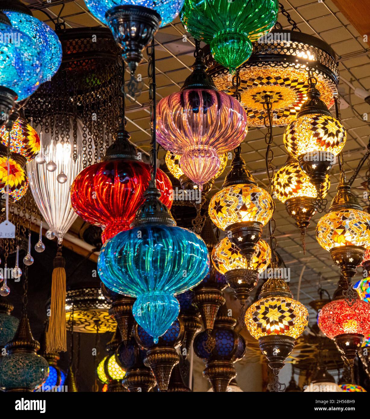 Multiple lanterns hi-res stock photography and images - Alamy