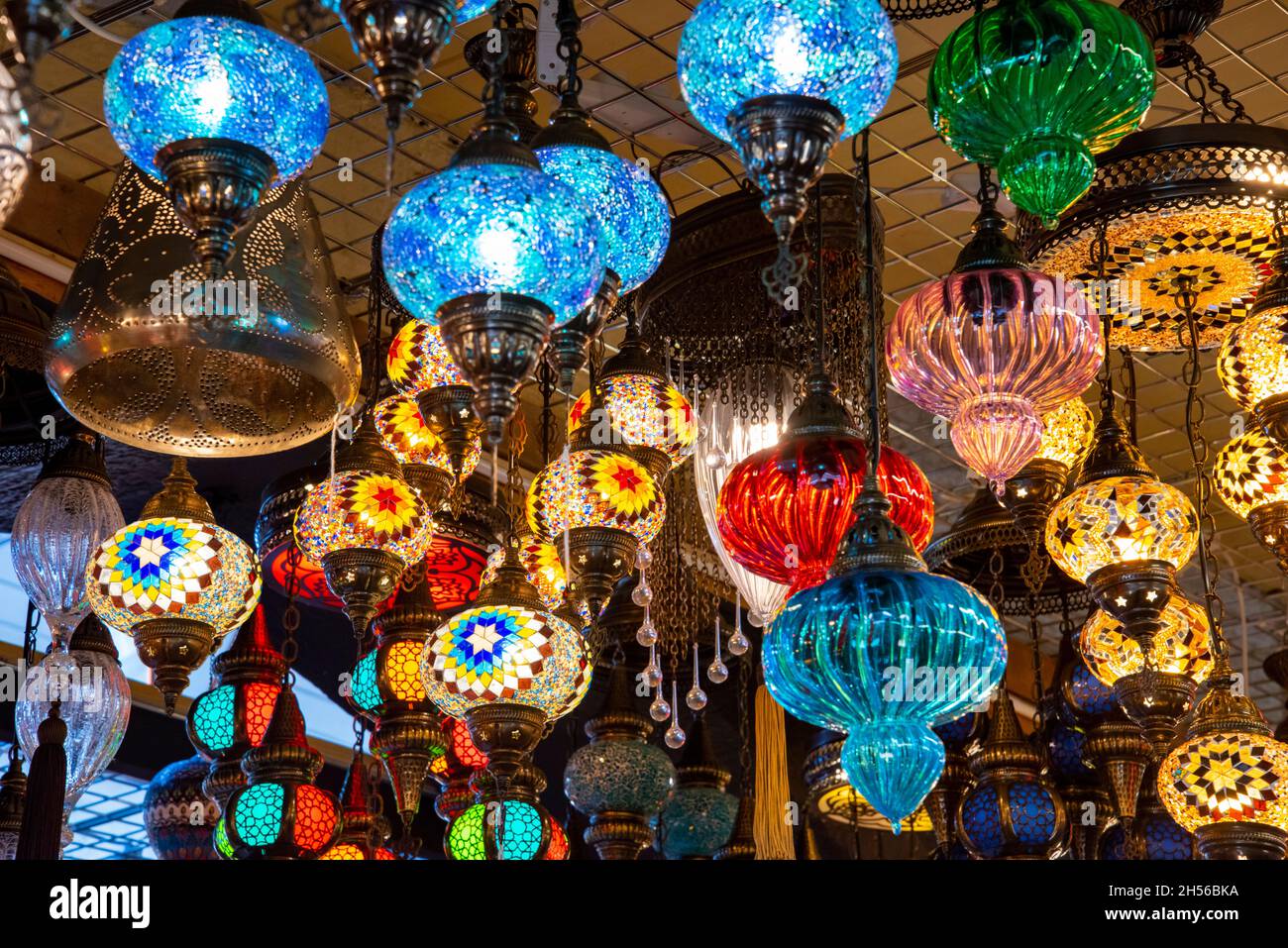 Multiple lanterns hi-res stock photography and images - Alamy