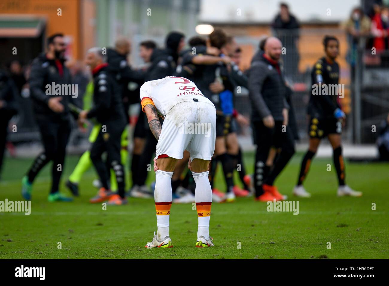 Venice, Italy. 07th Nov, 2021. Disappointment of Roma's Roger Ibanez da Silva after losing the match against Venezia during Venezia FC vs AS Roma, italian soccer Serie A match in Venice, Italy, November 07 2021 Credit: Independent Photo Agency/Alamy Live News Stock Photo