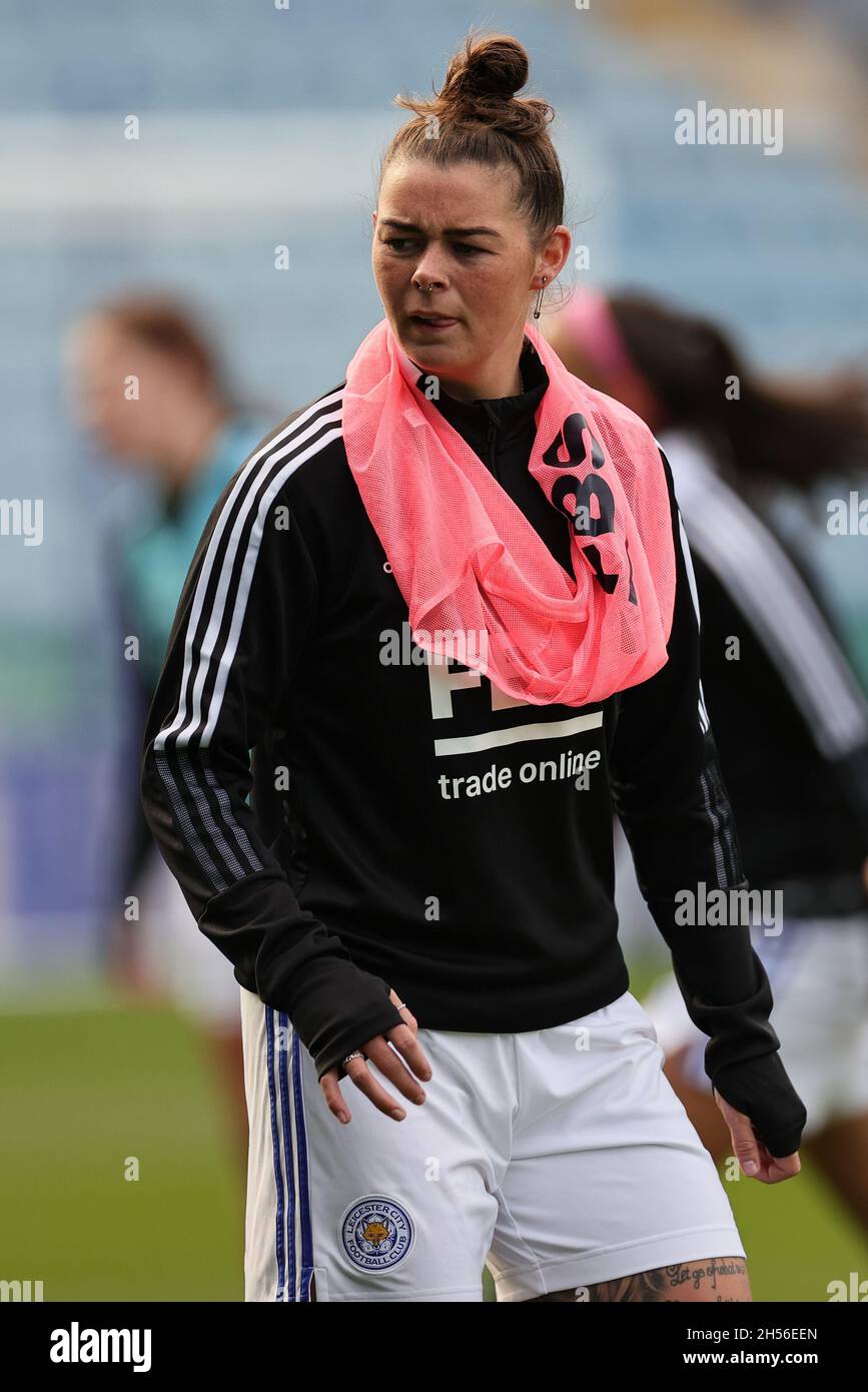 LEICESTER, GBR. 7TH NOV 2021. Natasha Flint of Leicester City warms up ahead of the Barclays FA Women's Super League match between Leicester City and Manchester City at the King Power Stadium, Leicester on Sunday 7th November 2021. (Credit: James Holyoak | MI News) Credit: MI News & Sport /Alamy Live News Stock Photo
