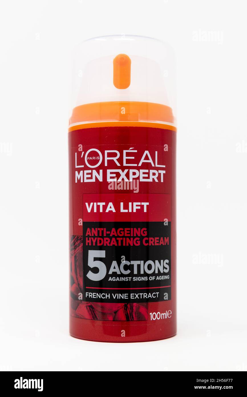 L'Oreal Men Expert Vita Lift 5 Anti Ageing Daily Moisturiser 100ml  Revitalising moisturiser Stock Photo - Alamy