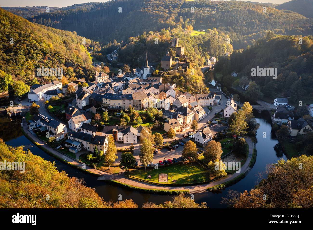 Aerial view of Esch-sur-Sure, medieval town in Luxembourg, dominated by castle, canton Wiltz in Diekirch. Forests of Upper-Sure Nature Park, meander o Stock Photo