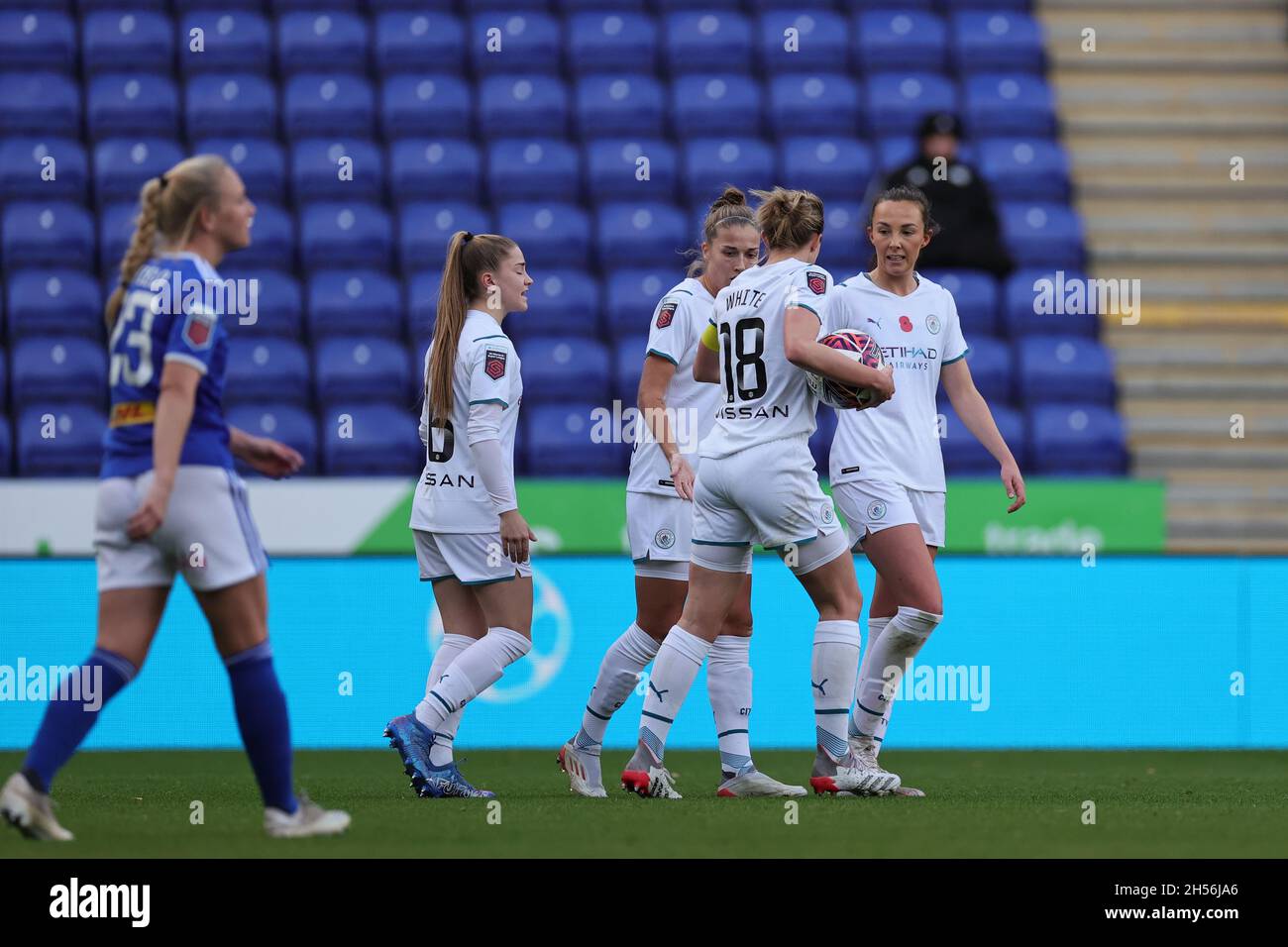 LEICESTER, GBR. 7TH NOV 2021. Caroline Weir of Manchester City (right) celebrates with teammates after scoring their sides first goal during the Barclays FA Women's Super League match between Leicester City and Manchester City at the King Power Stadium, Leicester on Sunday 7th November 2021. (Credit: James Holyoak | MI News) Credit: MI News & Sport /Alamy Live News Stock Photo