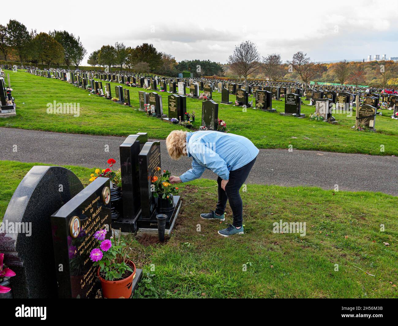 Lady bending over hi-res stock photography and images - Alamy