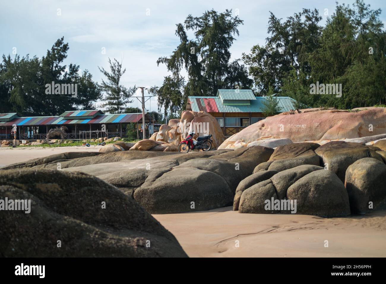 Stone at the beach hi-res stock photography and images - Alamy