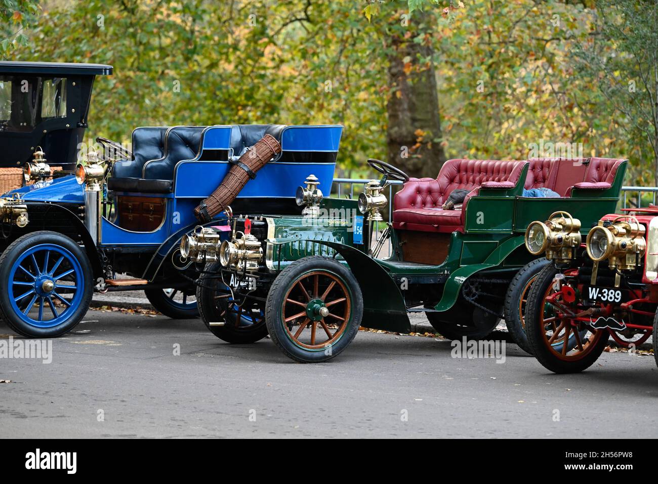 London to Brighton Veteran and Vintage car run Stock Photo - Alamy