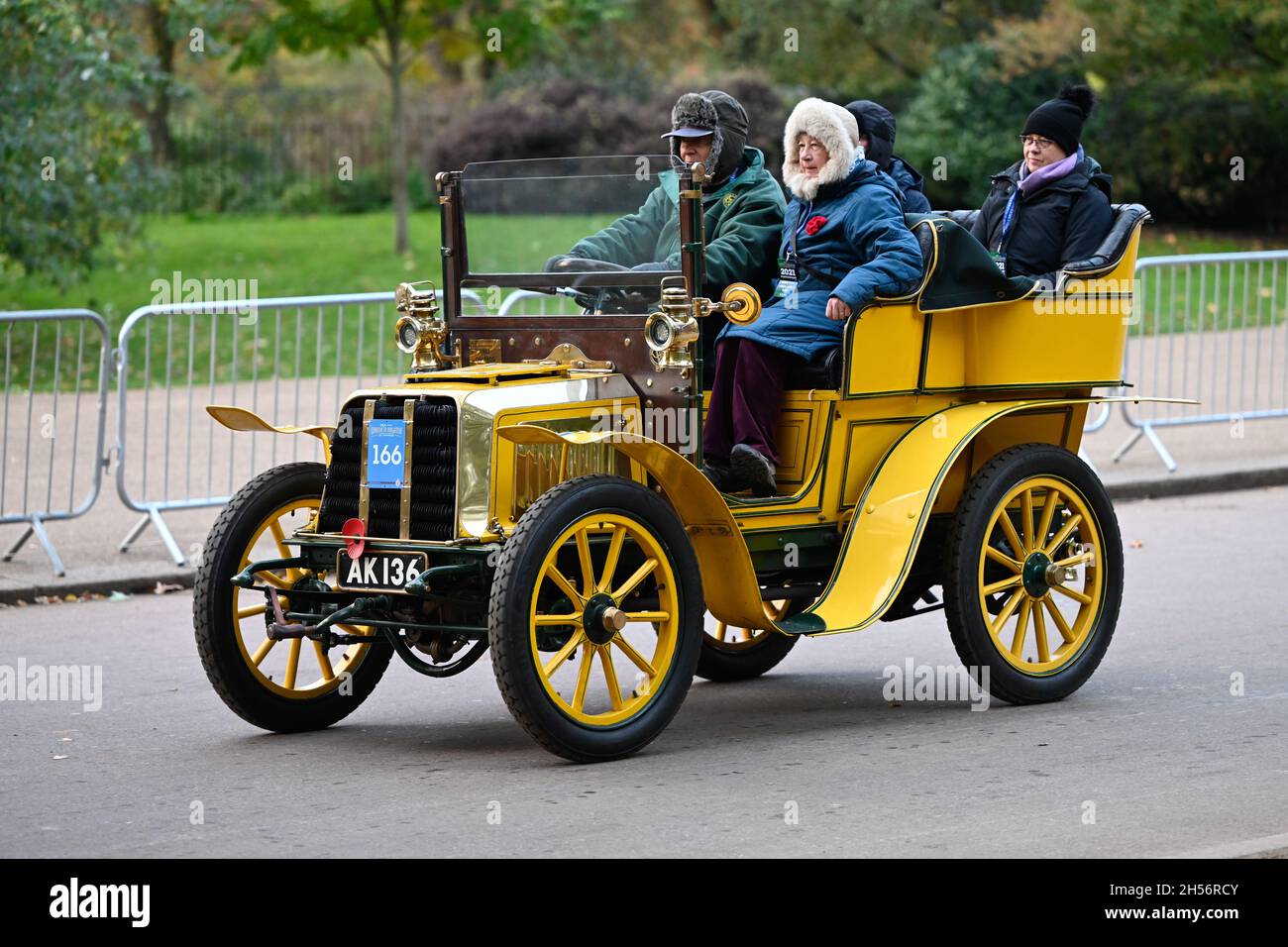 London to Brighton Veteran and Vintage car run Stock Photo - Alamy