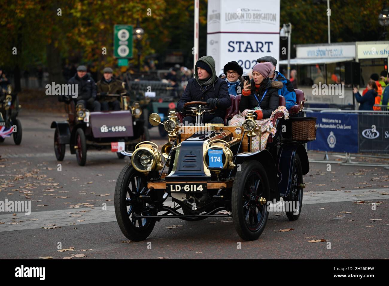 London to Brighton Veteran and Vintage car run Stock Photo - Alamy