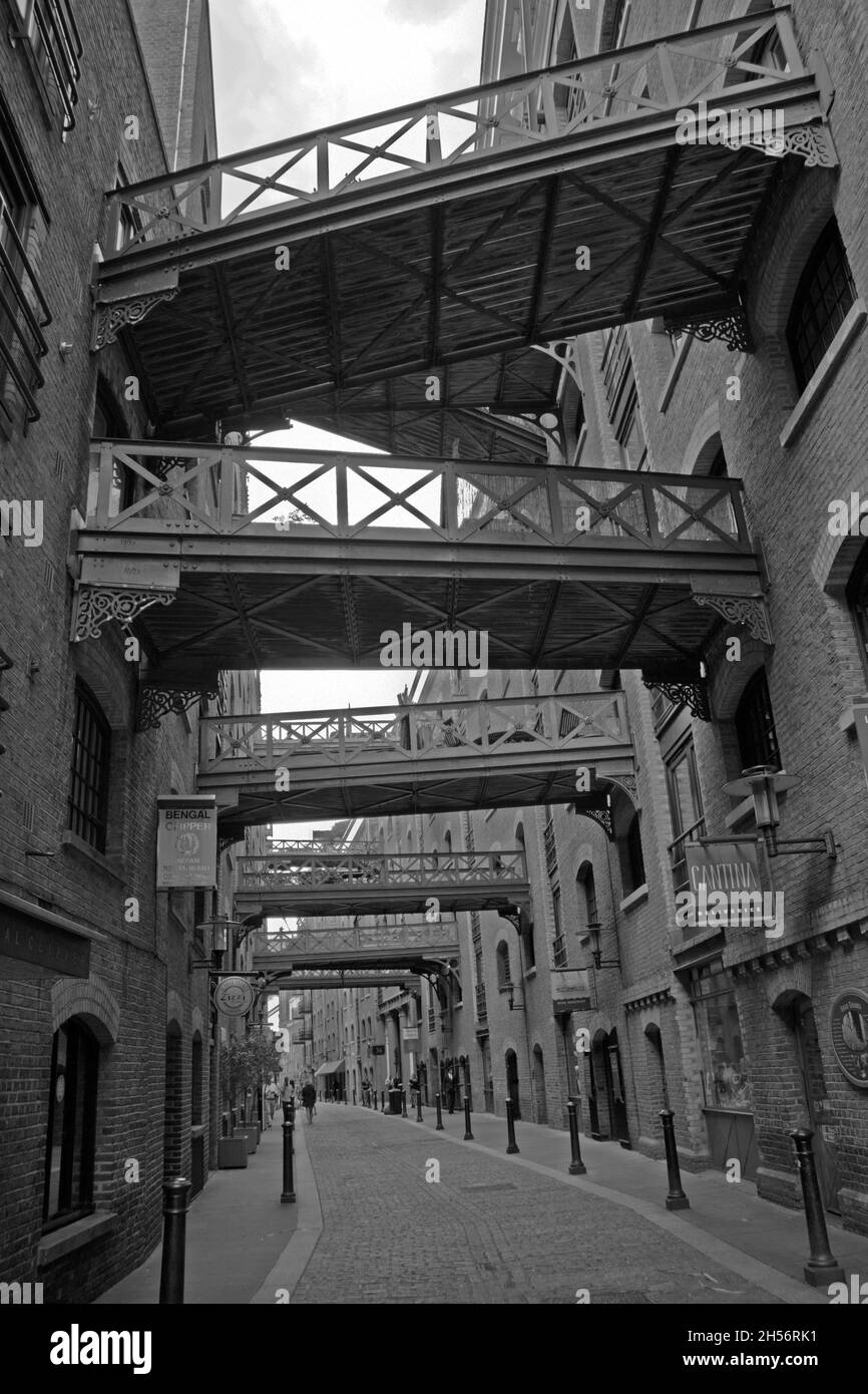 UK, London - Bridges over Shad Thames Stock Photo