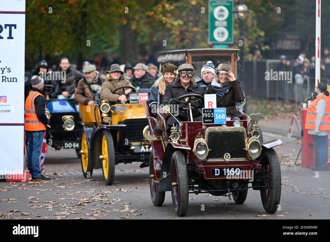 London to Brighton Veteran and Vintage car run Stock Photo - Alamy