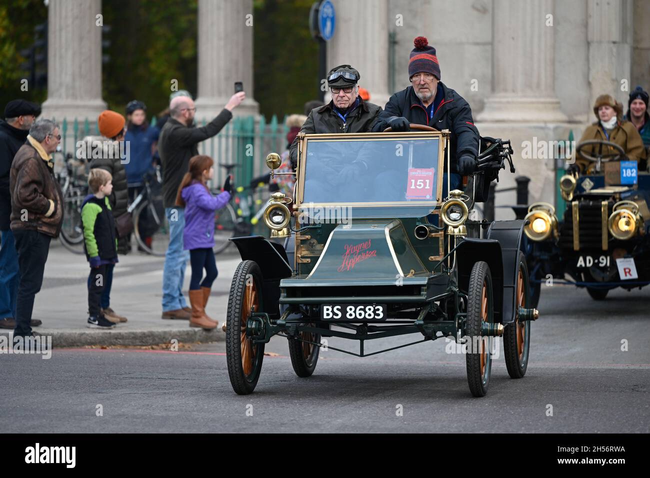London to Brighton Veteran and Vintage car run Stock Photo - Alamy