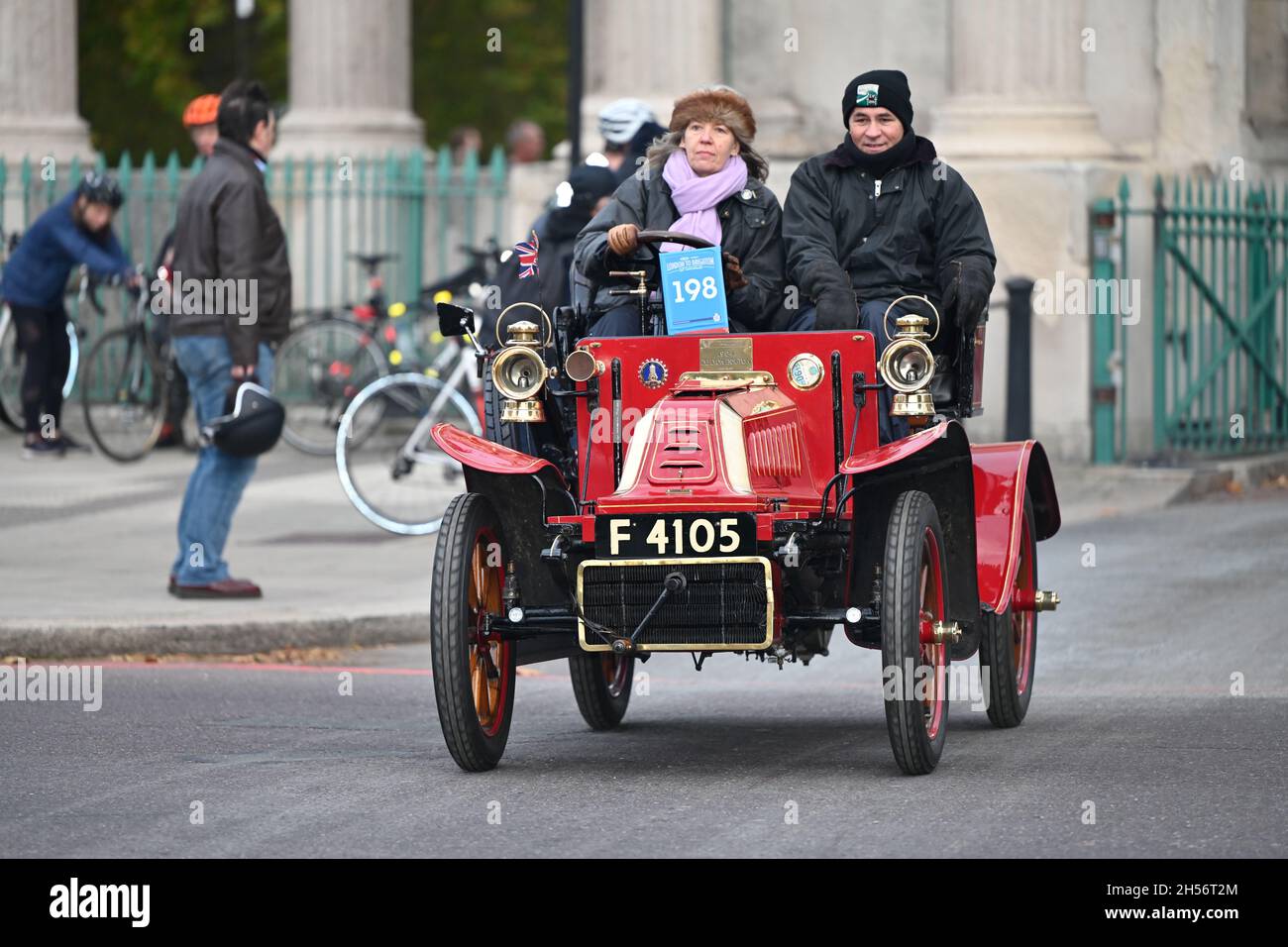 London to Brighton Veteran and Vintage car run Stock Photo - Alamy