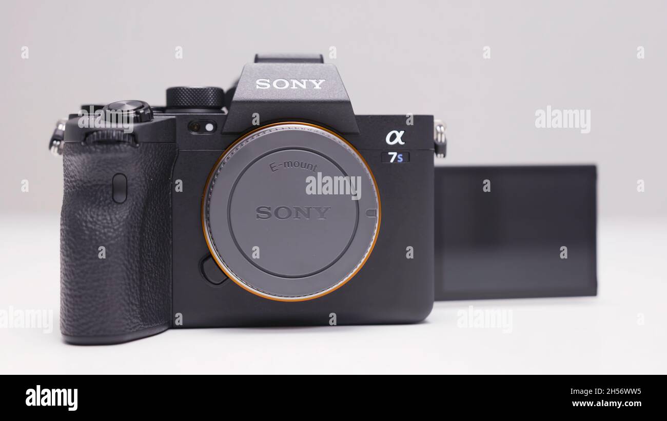 RUSSIA, MOSCOW-DECEMBER, 2020: New Sony camera on white background. Action.  Latest professional camera from Sony with best features. Sony a7s III Stock  Photo - Alamy