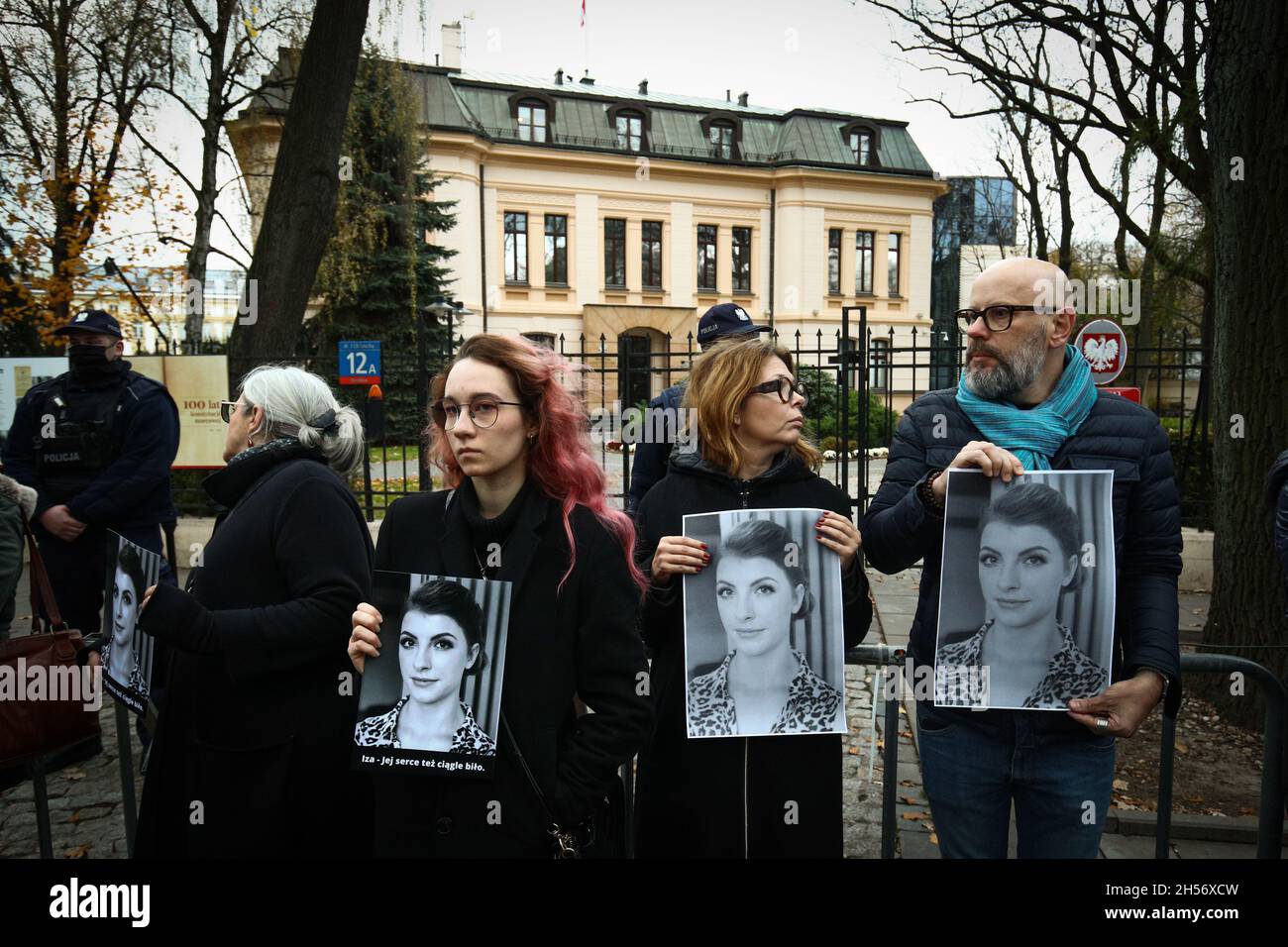 People holds portraits of Iza in front of the Constitutional Court Thousands of people took to the street on 06 Novermber, 2021 in Warsaw, Poland to p Stock Photo