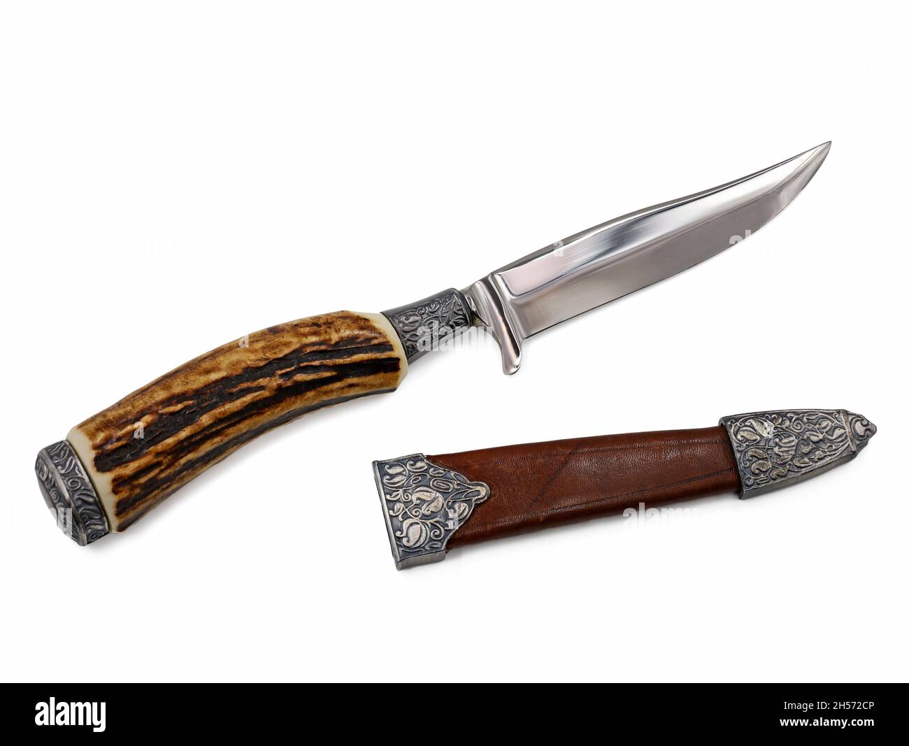 https://c8.alamy.com/comp/2H572CP/horn-hunting-knife-with-protective-cover-isolated-on-white-background-2H572CP.jpg
