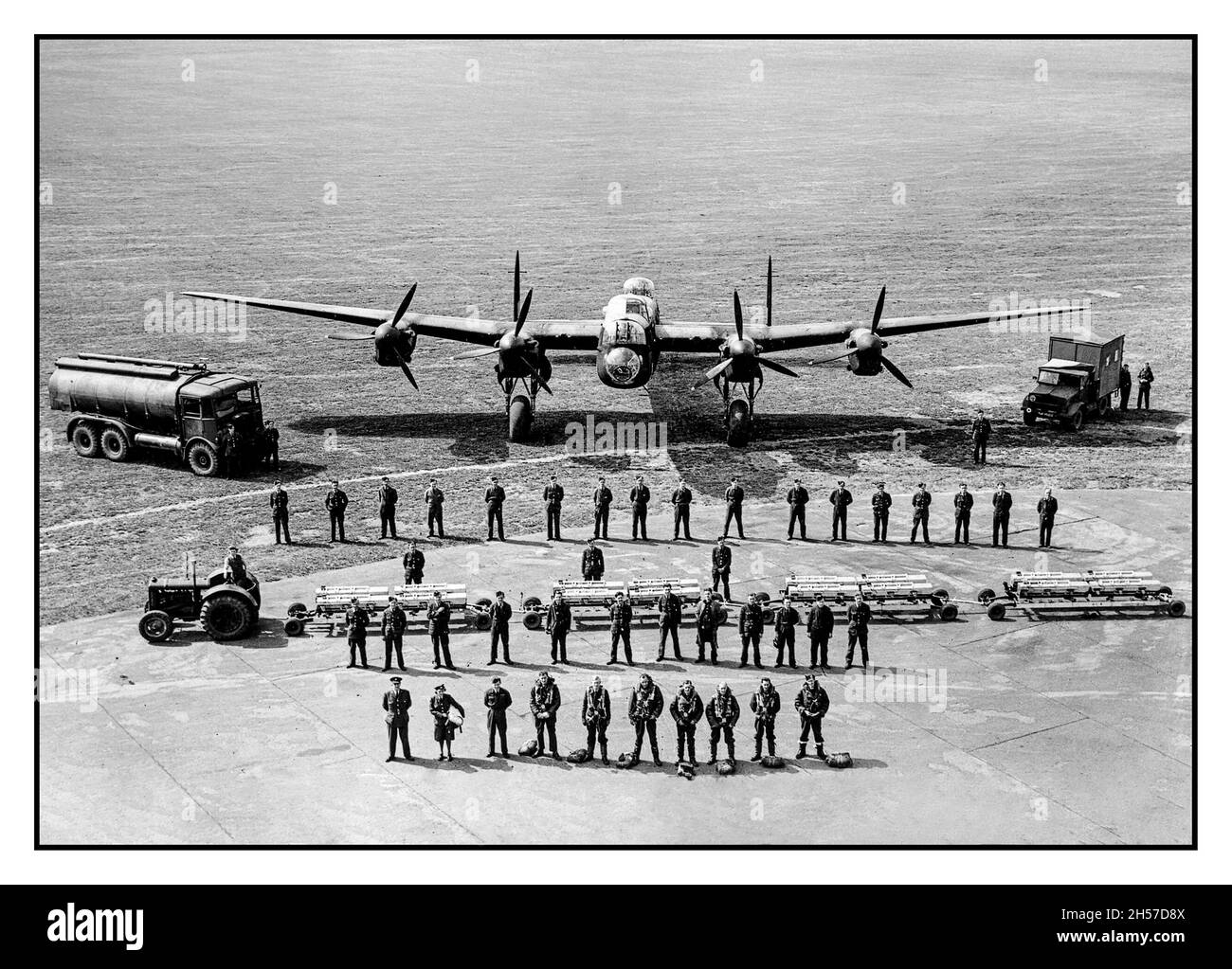 LANCASTER BOMBER SERVICE PERSONNEL WW2 all RAF personnel required to keep an Avro Lancaster of RAF Bomber Command flying on war operations, taken at Scampton, Lincolnshire, 11 June 1942. Remarkable record of the various people and duties required during World War II to keep aircraft airborne and in vital brave airborne action against Nazi Germany Stock Photo