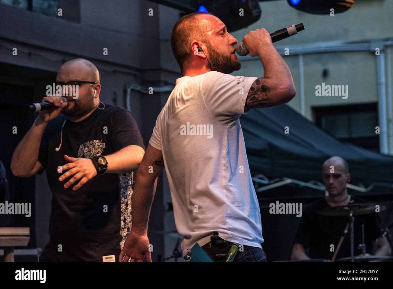 live-performance-rap-artists-on-hi-res-stock-photography-and-images-alamy