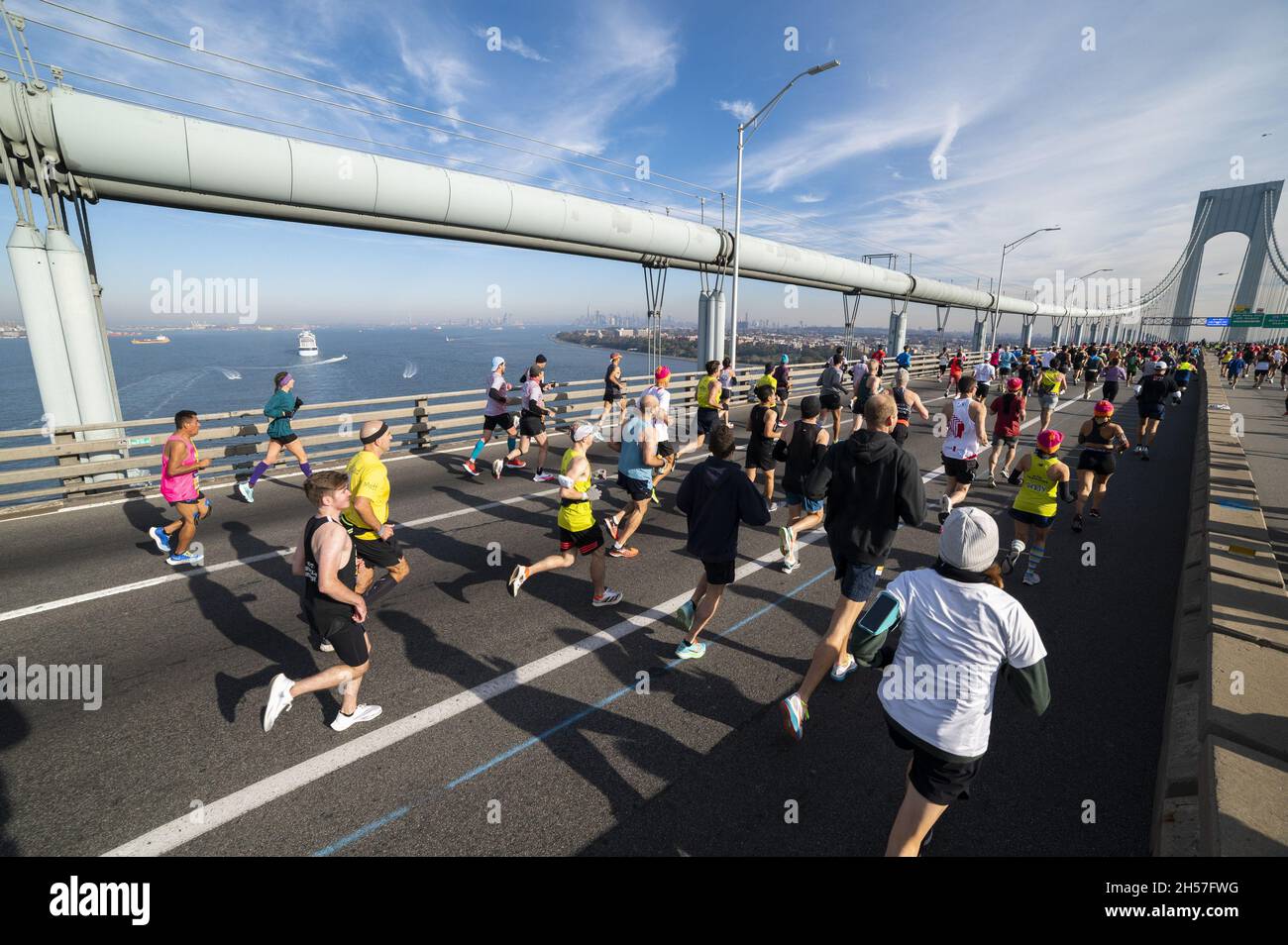 New York, United States. 07th Nov, 2021. Runners cross the Verrazano