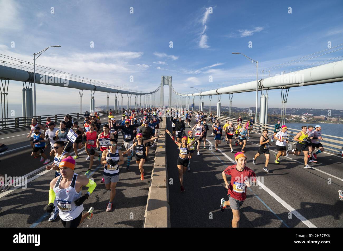 New York, United States. 07th Nov, 2021. Runners cross the Verrazano