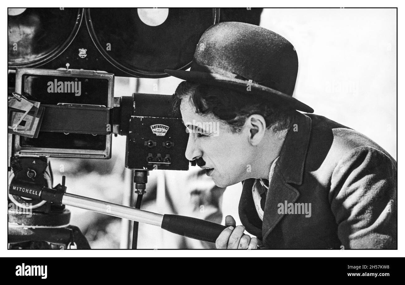Vintage Hollywood Charlie Chaplin 1930s checking the composition of a shot, behind a motion picture camera in Hollywood USA  Charlie Chaplin looks though a film movie camera 1930s  He directs as well as acting in his movie comedies. Stock Photo