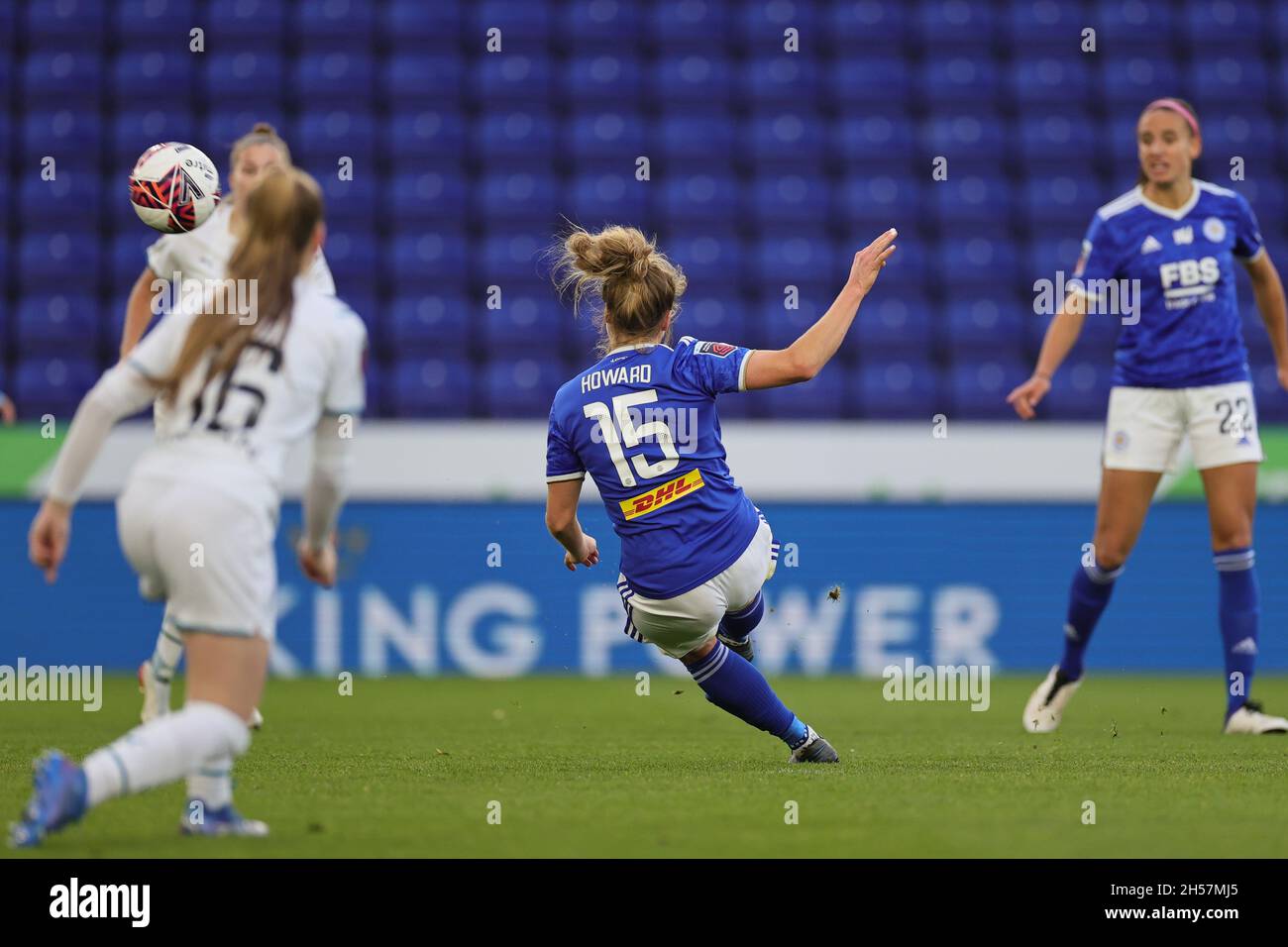 LEICESTER, GBR. 7TH NOV 2021. Sophie Howard of Leicester City shoots at goal during the Barclays FA Women's Super League match between Leicester City and Manchester City at the King Power Stadium, Leicester on Sunday 7th November 2021. (Credit: James Holyoak | MI News) Credit: MI News & Sport /Alamy Live News Stock Photo