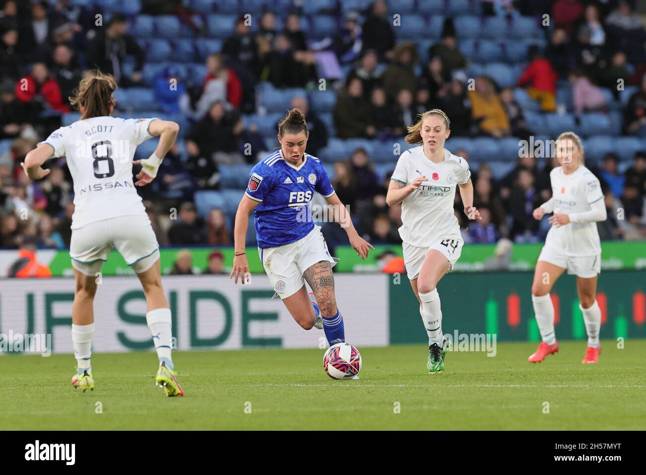 LEICESTER, GBR. 7TH NOV 2021. Natasha Flint of Leicester City runs with the ball in midfield during the Barclays FA Women's Super League match between Leicester City and Manchester City at the King Power Stadium, Leicester on Sunday 7th November 2021. (Credit: James Holyoak | MI News) Credit: MI News & Sport /Alamy Live News Stock Photo