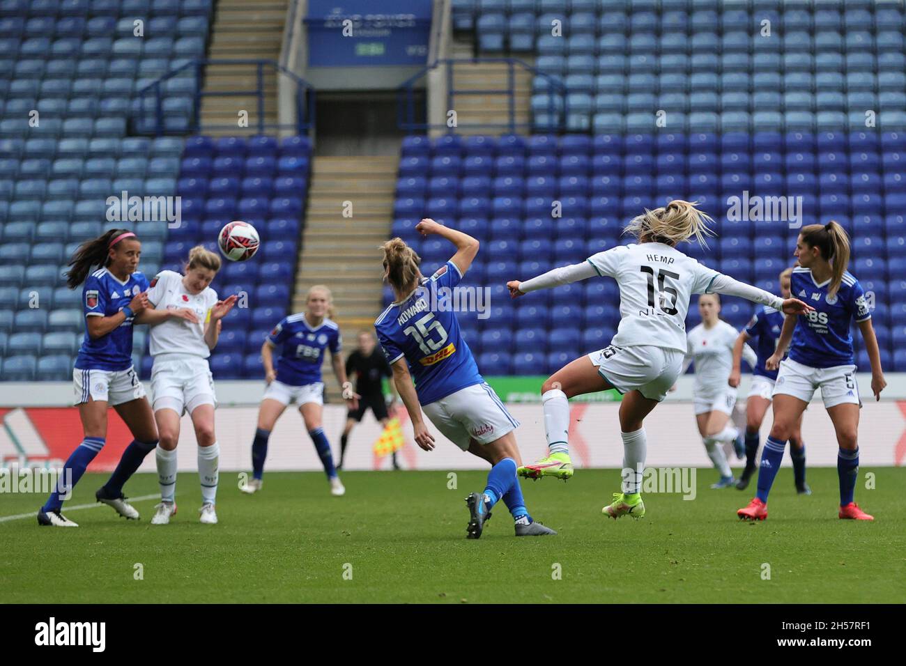 LEICESTER, GBR. 7TH NOV 2021. Lauren Hemp of Manchester City shoots at goal during the Barclays FA Women's Super League match between Leicester City and Manchester City at the King Power Stadium, Leicester on Sunday 7th November 2021. (Credit: James Holyoak | MI News) Credit: MI News & Sport /Alamy Live News Stock Photo