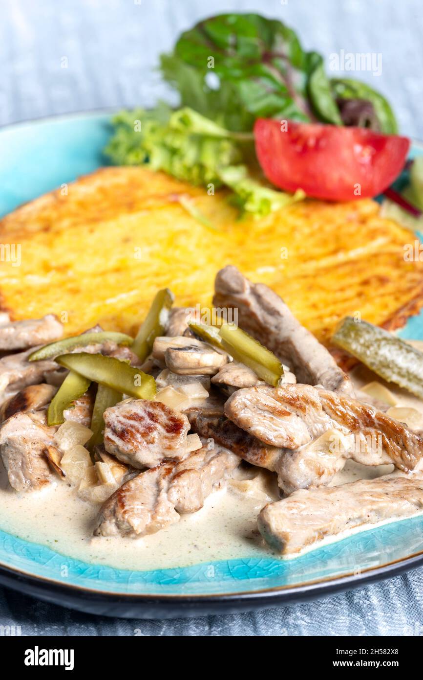 boeuf, stroganoff, blue, meat, gherkin, plate, potato, pancake, meal