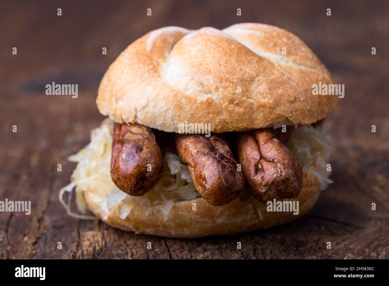 Nuremberg sausages with sauerkraut in a bun Stock Photo Alamy