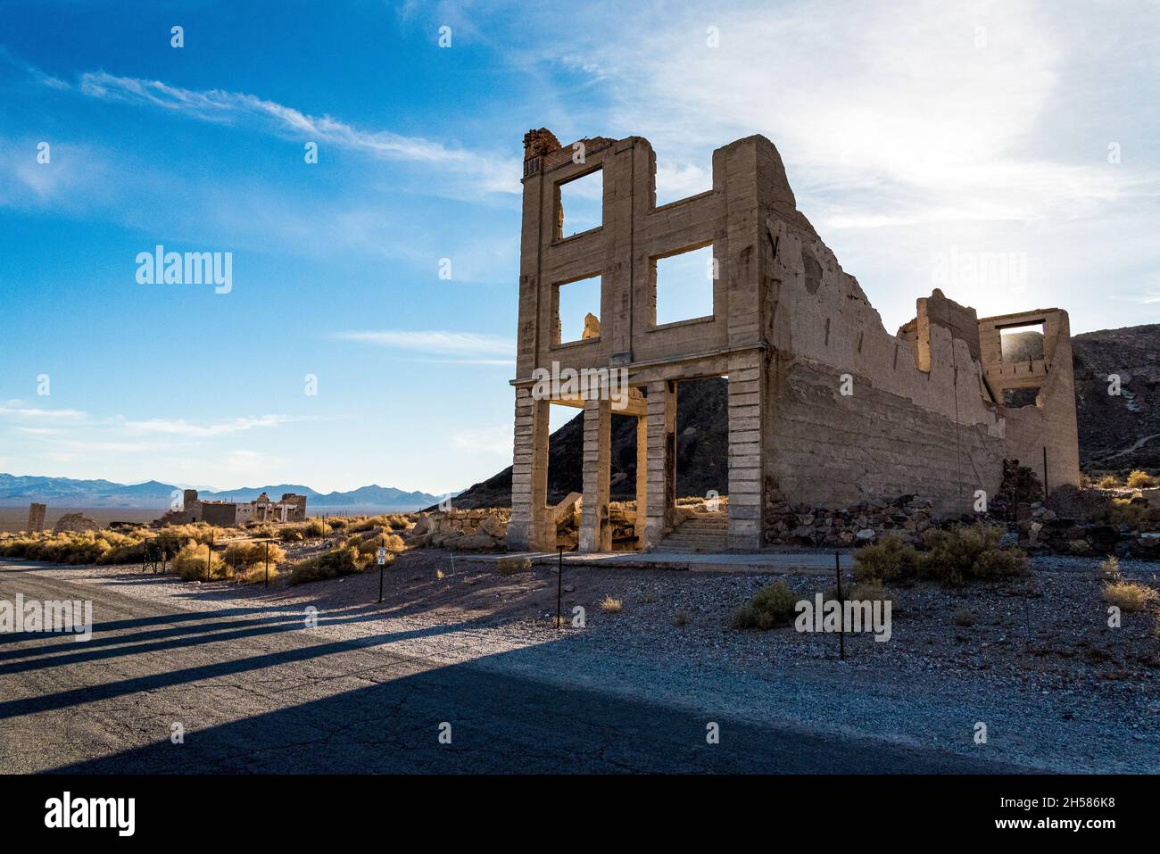 Remains of the old bank building in the ghost town Rhyolite, USA Stock Photo