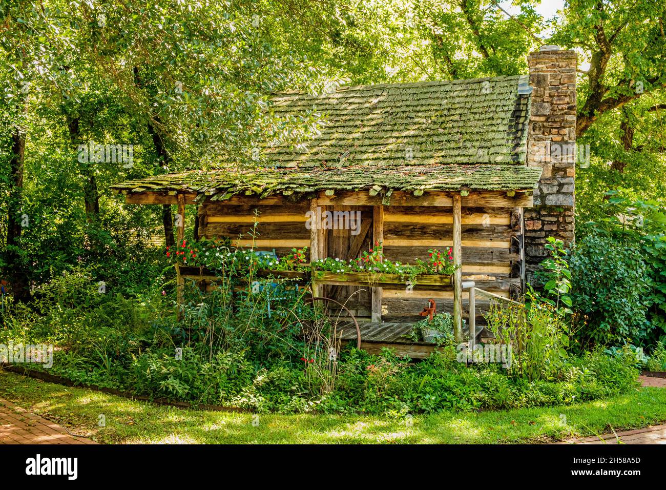 Big Holly Cabin, Mauldin House, East Water Street, Clarkesville