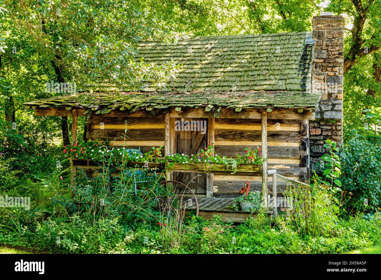 Big Holly Cabin, Mauldin House, East Water Street, Clarkesville