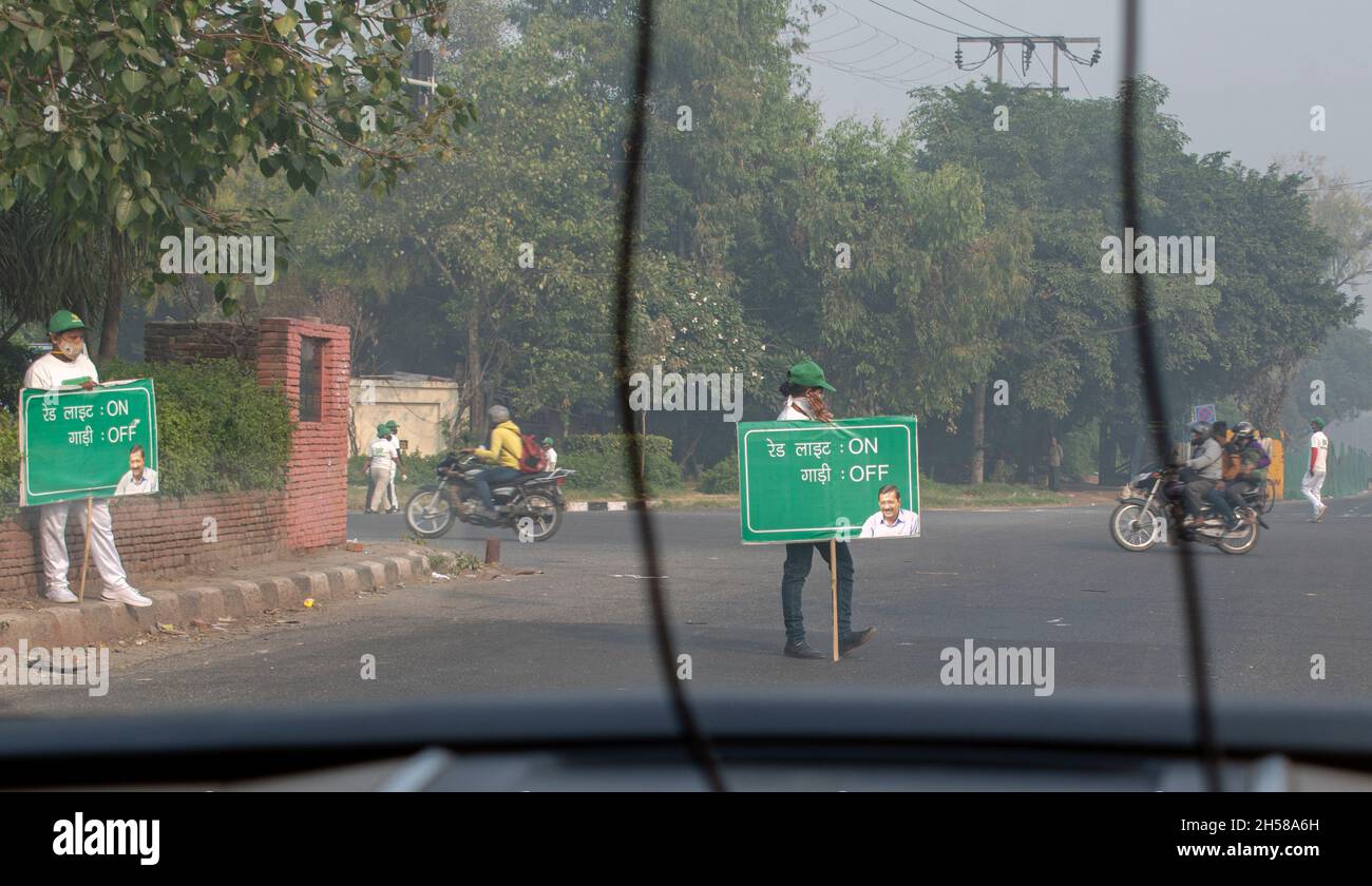 New Delhi, India. 07th Nov, 2021. Volunteers stand on a zebra crossing
