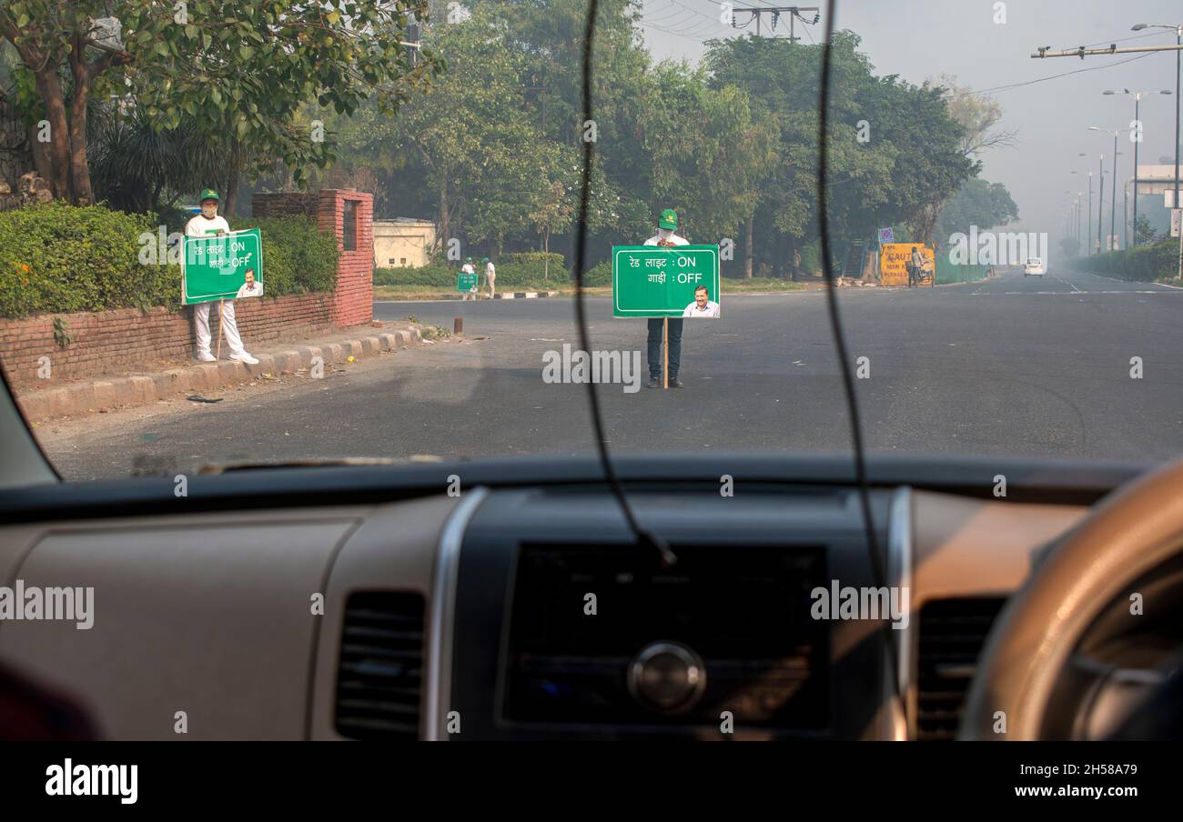 New Delhi, India. 07th Nov, 2021. Volunteers stand on a zebra crossing