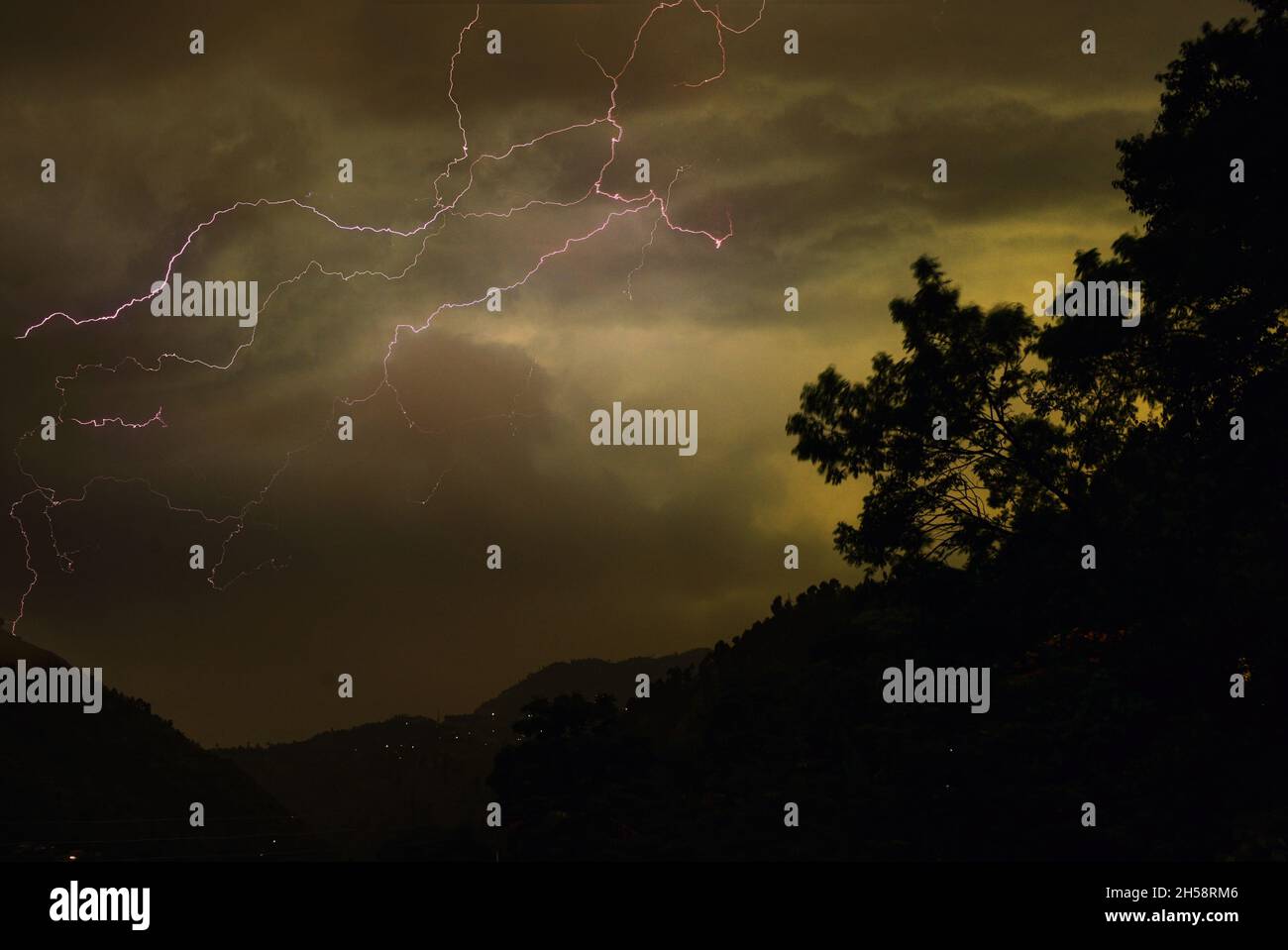 Lightning strike silhouette hi-res stock photography and images - Alamy