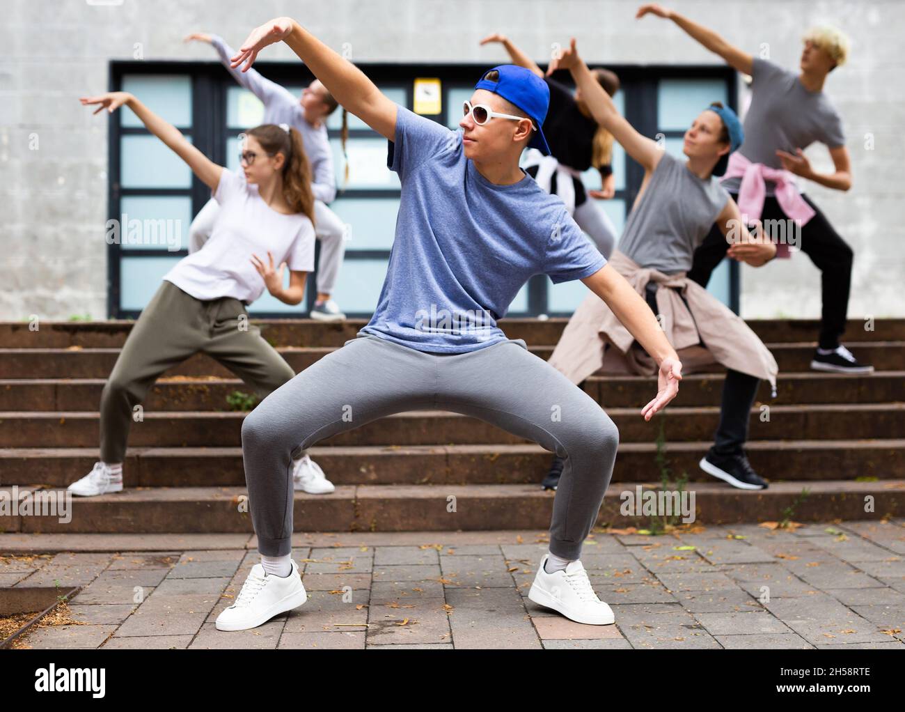 Teen boy dancing modern street dance with teenagers Stock Photo Alamy