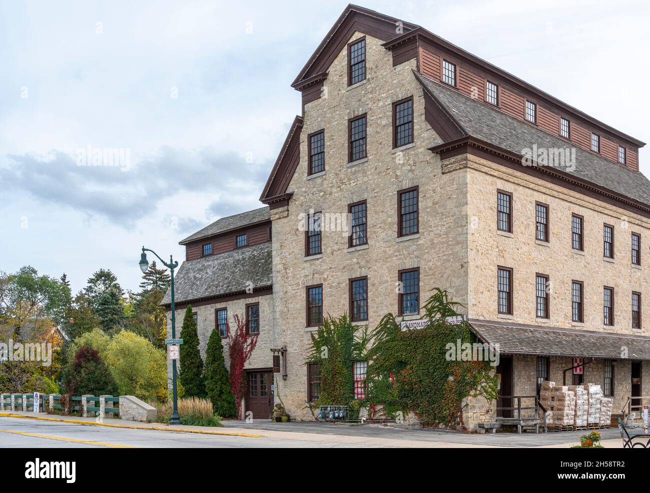 Cedarburg's iconic building built on Cedar Creek in 1855 by Frederick Hilgen and William Schroeder for grinding and milling flour Stock Photo