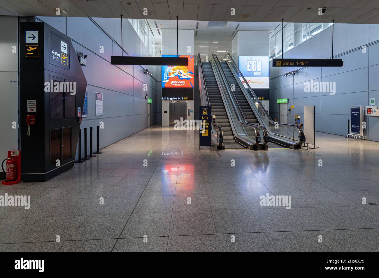 Manchester airport escalator hires stock photography and images Alamy